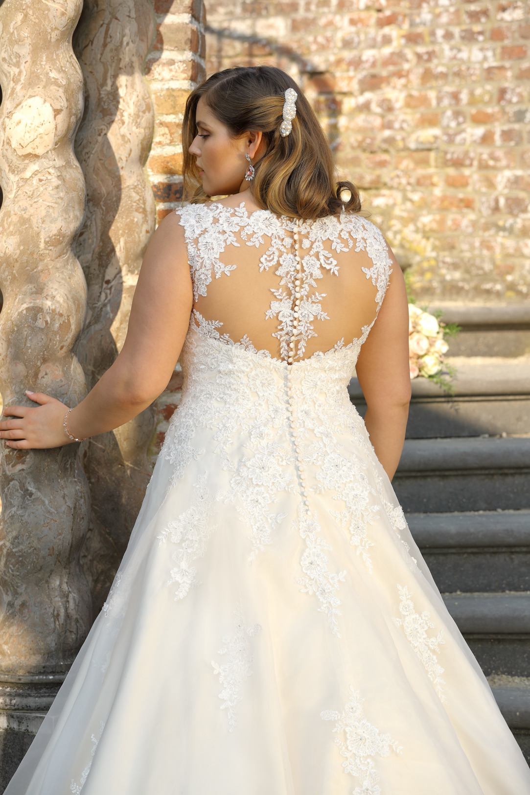 Brautkleider Hochzeitskleider Mode A Linie mit V Ausschnitt Ladybird grosse Grösse plus size Tatoo Spitze Rock mit Schleppe Rückenansicht