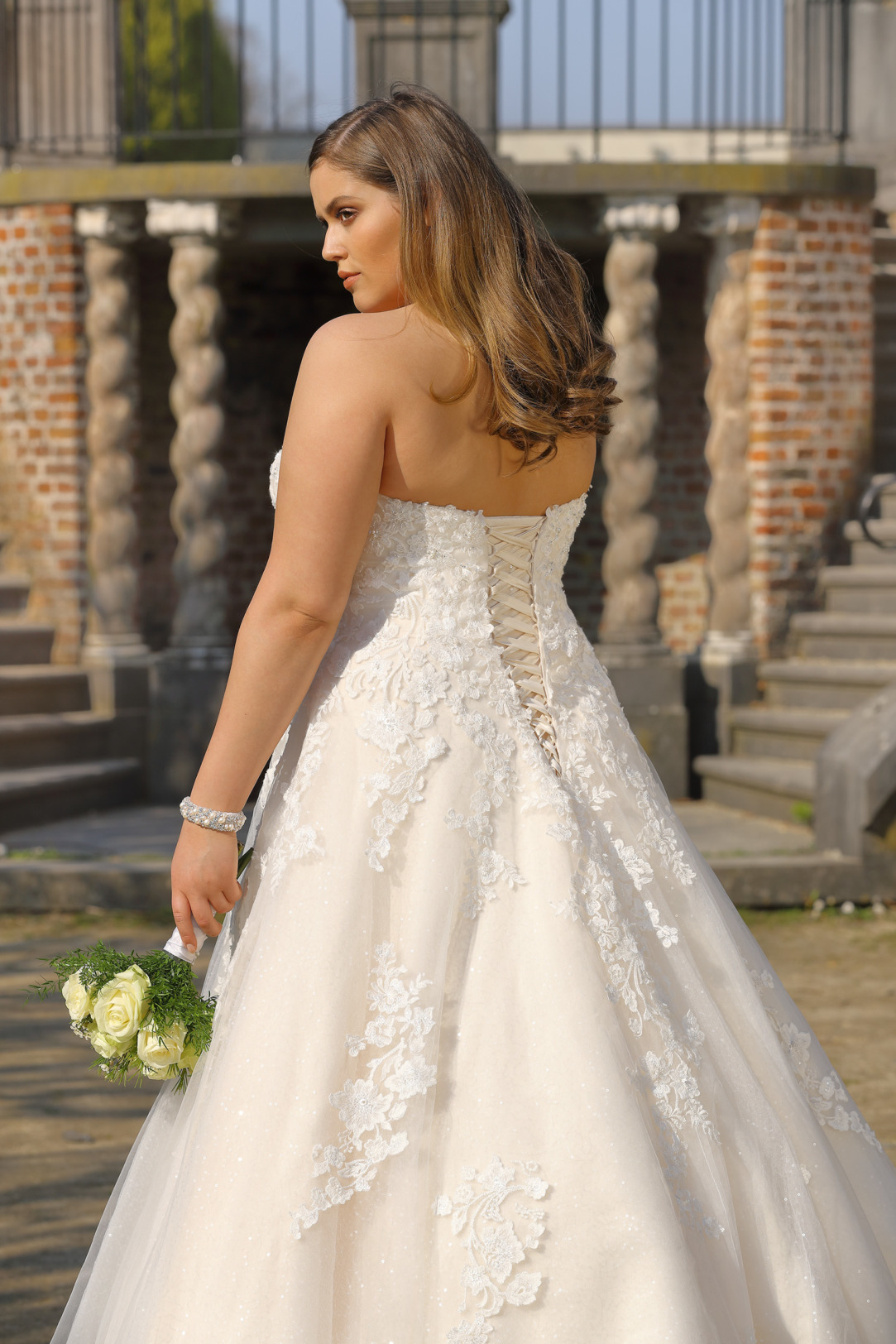 Brautkleider Hochzeitskleider Mode A Linie Ladybird Corsage trägerlos Spitze grosse Grösse plus size Rock mit Schleppe